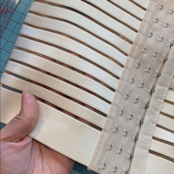 Nude Corset - Picture 3 of 6